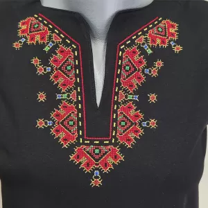 Черна  дамска тениска с бродерия