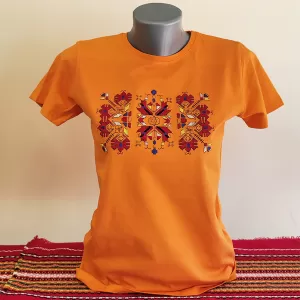 Дамска оранжева тениска с бродерия 