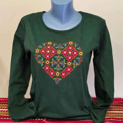 Дамска зелена блуза с бродерия - Сърце