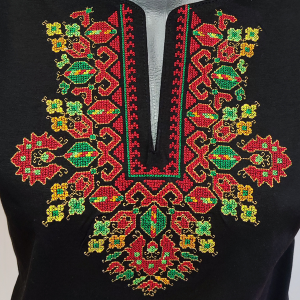 Черна  дамска тениска с бродерия