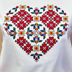 Дамска бяла тениска с бродерия -  Сърце